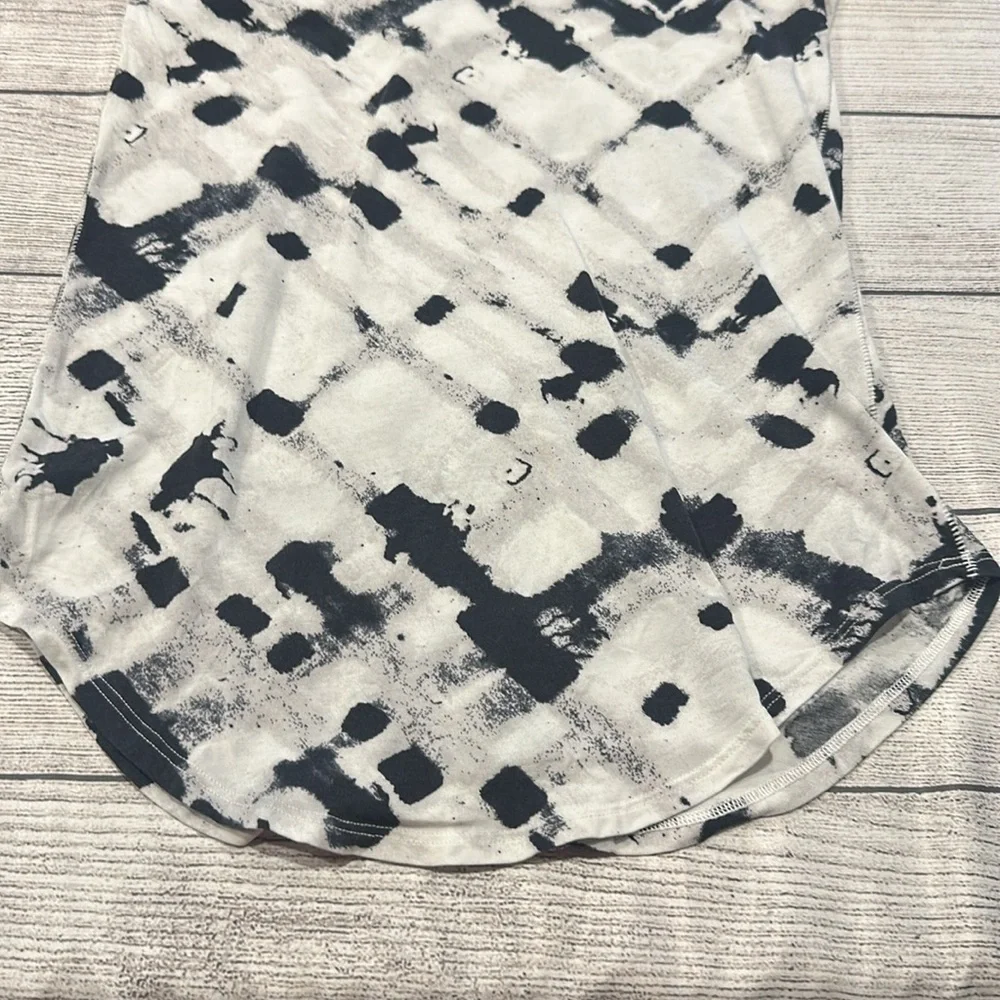 🍋Women’s Lululemon Love Tee II size 2🍋 - Picture 5 of 10